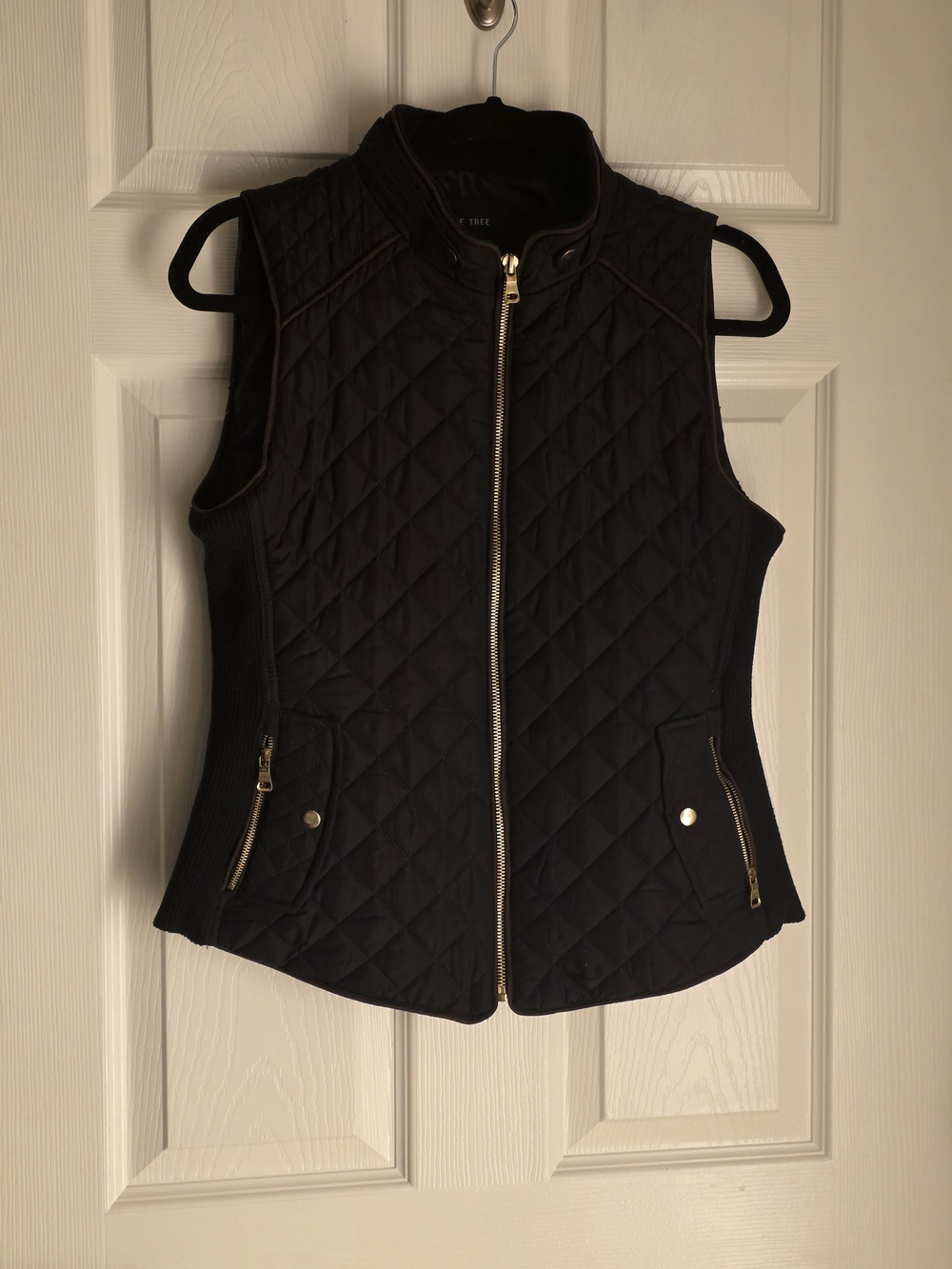 Love Tree Quilted Sleeveless Vest in Black and Brown Trim. Womens Medium.